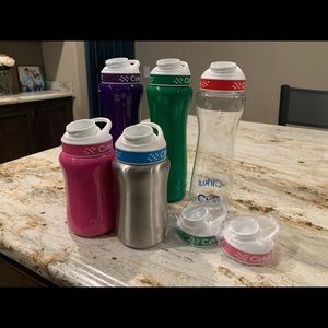 Cirkul Stainless steel and plastic cups with lids